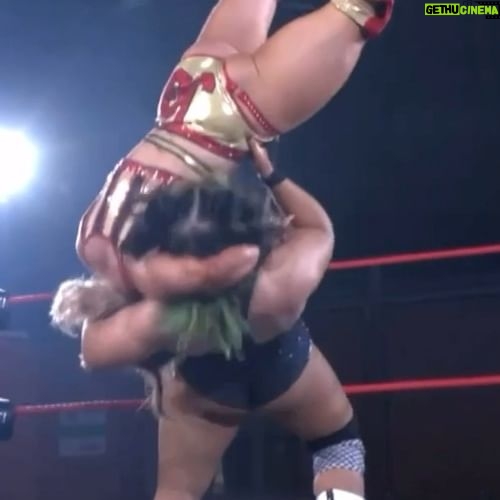 Chloe Smith - 548 Likes - DEADLIFT SUPLEX
Big man wrestling.
