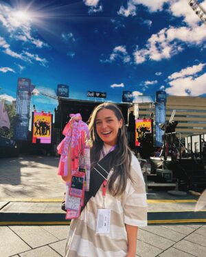 Chloée Deblois Instagram - 🎉CONCOURS FRANCOS DE MTL🎉

En tant qu’ambassadrice des @francosmtl (brag😎🕺🏼),
TOUS LES JOURS, je ferai tirer des passes VIP pour les loges Bell, pour une expérience augmentée du gros show extérieur de la soirée!!!

Pour participer au concours : 

- Identifie la personne avec qui tu veux venir voir le show dans les commentaires et mentionne quel soir tu veux venir! 👇🏻

- Tu as droit à une participation par jour, sous cette publication! 

- Les gagnants de la journée seront contactés par DM à 17h, le jour du spectacle!!! 

Bonne chance!!!!

ON SE VOIT AUX FRANCOS!!!
Xxxxxx🎉🎉🎉

@bell_francais