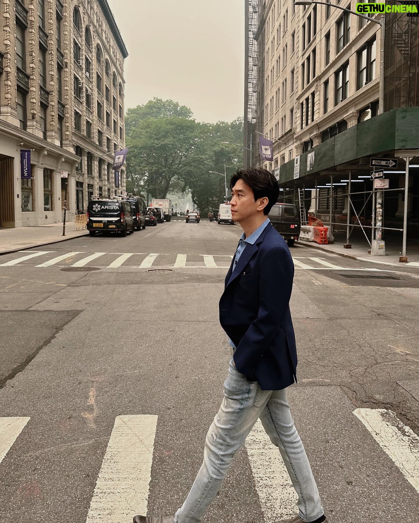 Cho Seung-yeon - 9.1K Likes - 𝑱𝒖𝒔𝒕 𝒂𝒓𝒓𝒊𝒗𝒆𝒅 𝒊𝒏 𝑵𝒀𝑪!🗽
뉴욕에 왔습니다. 두달정도 머무를 예정인데 중간중간 재밌는 소식들도 남기겠습니다.
그나저나 도착하자마자 캐나다 대형 산불 영향으로 뉴욕을 포함해 미국 동부 대기질이 역대 최악 기록을 갱신중이네요. 이쪽 계신 분들 다들 호흡기 건강 유의하시고 마스크 꼭 챙기시길 !😷🚨
#nyc