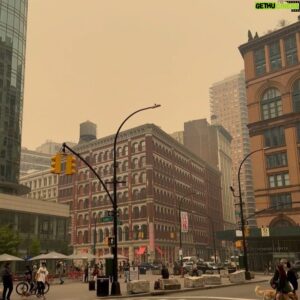 Cho Seung-yeon Instagram - 𝑱𝒖𝒔𝒕 𝒂𝒓𝒓𝒊𝒗𝒆𝒅 𝒊𝒏 𝑵𝒀𝑪!🗽

뉴욕에 왔습니다. 두달정도 머무를 예정인데 중간중간 재밌는 소식들도 남기겠습니다.

그나저나 도착하자마자 캐나다 대형 산불 영향으로 뉴욕을 포함해 미국 동부 대기질이 역대 최악 기록을 갱신중이네요. 이쪽 계신 분들 다들 호흡기 건강 유의하시고 마스크 꼭 챙기시길 !😷🚨

#nyc