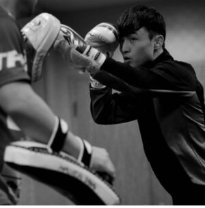 Choi Doo-ho Instagram - 안다치게 열운중