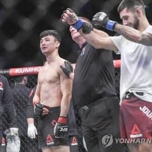 Choi Doo-ho Instagram - 응원해주신 모든분들께 감사합니다 죄송합니다 일단 생각을 많이 해봐야 할 것 같아요 수술하고 쉬는동안 생각많이하고 오겠습니다!

Thank you for your support fans, family, friends and team. I am sorry i think I have to think a lot about the whole thing. First i need to get a surgery and think a lot while i am resting