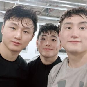 Choi Doo-ho Instagram - 😐 🙂🙂 땀빼기