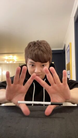 Choi Hyeon-woo Instagram - K-초전도체 🎩😘 
#최현우 #magic #magican #마술 #마법
