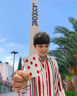 Choi Hyeon-woo Instagram - 🎩🪄 #최현우 #앤써 #luxor #7♦️
공지사항 : 신청하시는분께서는 팔로우가 되어있으시고 비공계가 아니셔야 저희가 연락드릴수 있습니다. 평일, 원하는 날짜 댓글에 남겨주세요! 7.24일 당첨자분들에게 DM으로 자세한 사항 안내드릴예정입니다