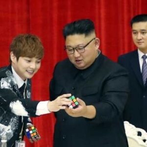 Choi Hyeon-woo Instagram - #최현우 #문재인대통령 #김정은위원장 #마법 #마술 #청와대  #텔레파시 #마술사 #마법사 #요술 #요술사 #리설주여사 #김정숙여사 #지코#magic #한반도기 #통일 #card #cube #mentalmagic  오늘 나온 청와대 B컷 사진들입니다!!! 한반도기로 바뀌어지는 카드 마술, 큐브마술등이 잘 나와있네요!!!!