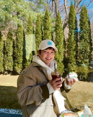 Choi Hyeon-woo Instagram - 🌳🥯#최현우 #마법사 #magic #베이글