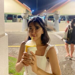 Choi Hyo-eun Instagram - 아주 씨까매짐🌚