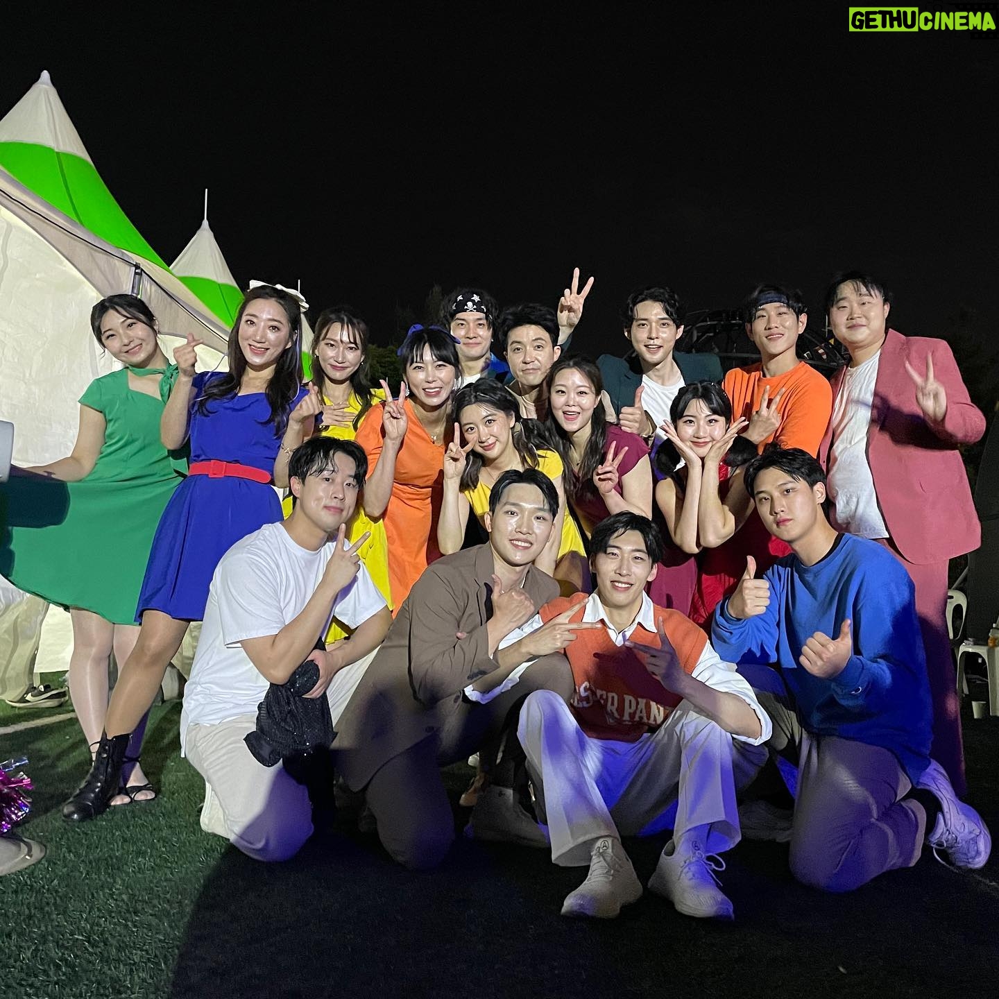 Choi Hyo-eun - 3 Likes - 춤과 노래 저에겐 너무 어려워서 멘탈이 나갔었던 연습을 끝내고 간 울산고래축제 작년에 이어 올해도 함께 했지만 노래 곡수도 많고 저에게는 큰 도전같고 너무 높은 산이었던 공연이 끝이나서 후련하기도 하지만 아쉽고 헛헛한 마음이 큽니다 천방지축 어디로 튈지모르는 저를 이끌어주신 선배님들 우리 동생들 친구들 너무 고맙구 사랑합니다❤️