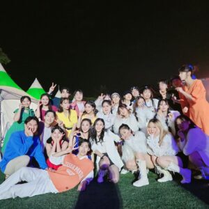 Choi Hyo-eun Instagram - 춤과 노래 저에겐 너무 어려워서 멘탈이 나갔었던 연습을 끝내고 간 울산고래축제 작년에 이어 올해도 함께 했지만 노래 곡수도 많고 저에게는 큰 도전같고 너무 높은 산이었던 공연이 끝이나서 후련하기도 하지만 아쉽고 헛헛한 마음이 큽니다 천방지축 어디로 튈지모르는 저를 이끌어주신 선배님들 우리 동생들 친구들 너무 고맙구 사랑합니다❤️