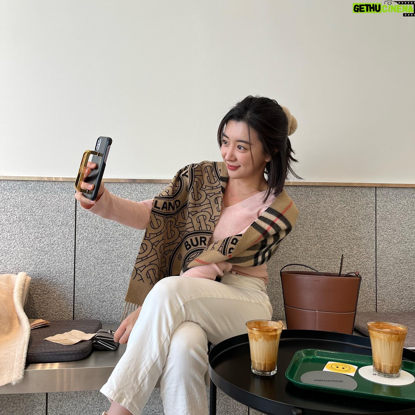 Choi Hyo-eun - 3 Likes - 🤍
