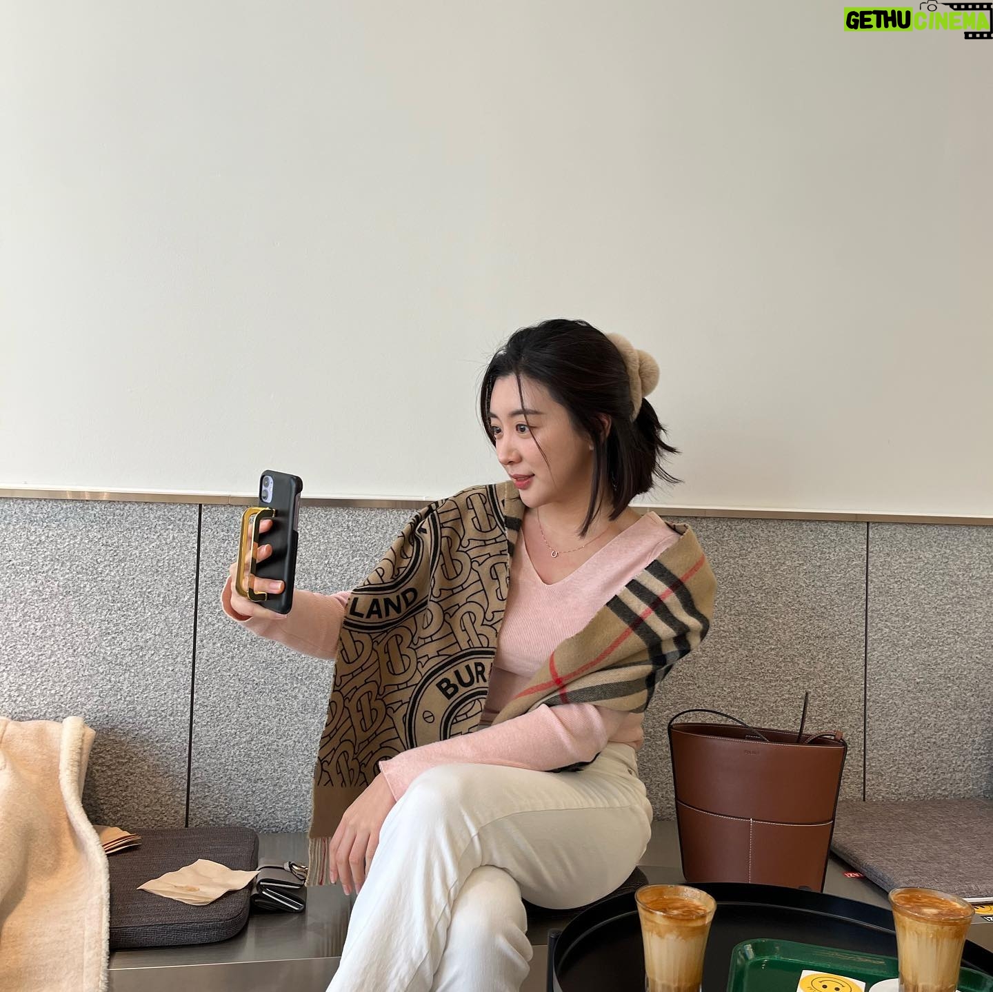 Choi Hyo-eun - 3 Likes - 🤍