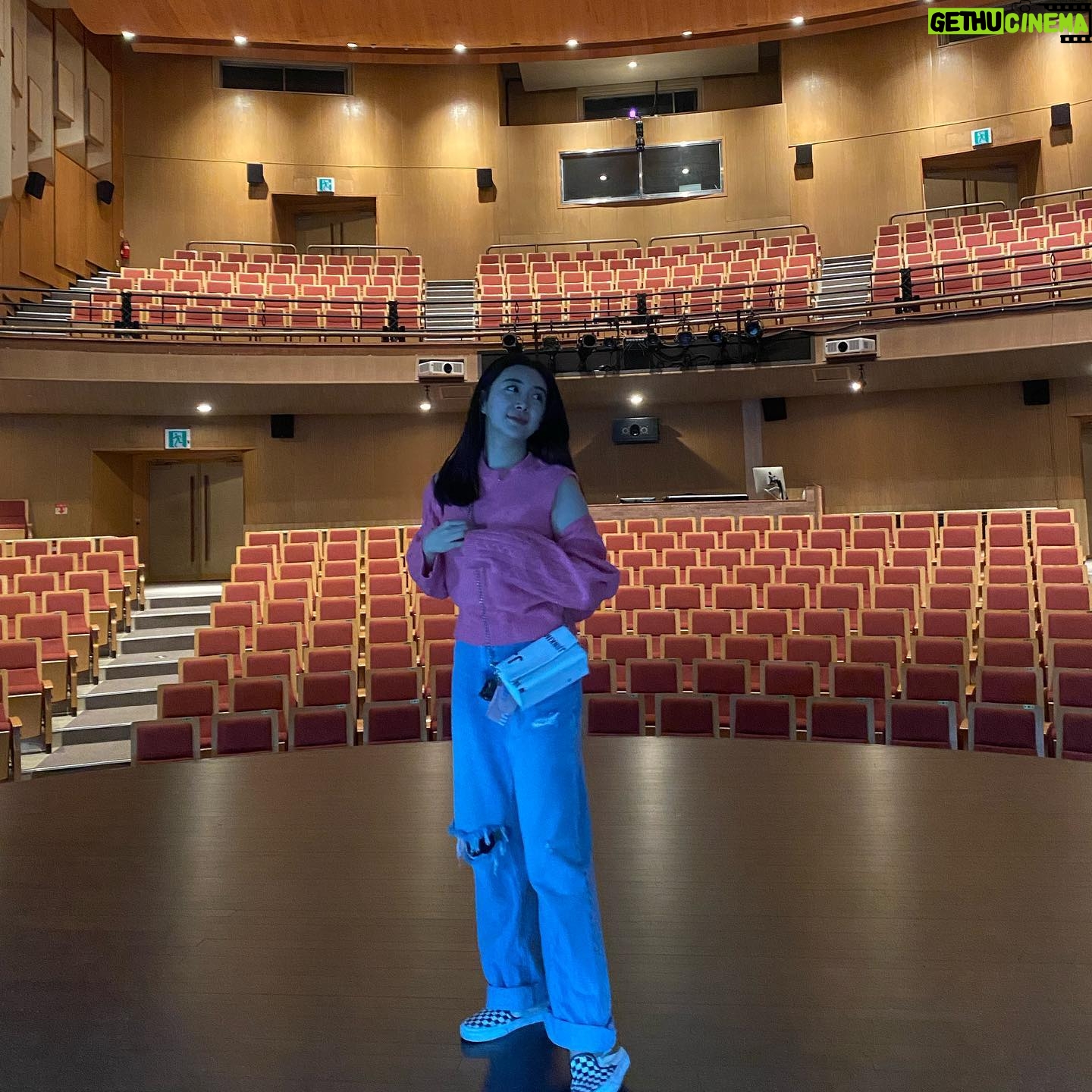 Choi Hyo-eun - 3 Likes - 가방 너무 예뻐요 감사합니당🤍💓