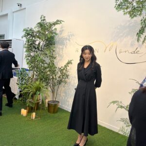 Choi Hyo-eun Instagram - 축사는 처음이라 많이 부족했지만 
경은이와의 추억 하나 더 생겨서 좋았다
우리가 생각보다 많은 시간을 함께 했구나 느껴졌던게 난 너의 친척분들을 거의 다 뵀었더라 신기하고 너무나 낯설었던 너의 결혼식 
신부를 울려서 너무 미안했던... ㅎㅎ 
근데 이감정이 뭔지 모르겠는데 너 이름 부르려니까 갑자기 감정이 올라와가지고... 후 
덕분에 즐거웠어 💖