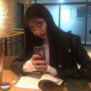 Choi Ji-su Instagram - 언니랑 서로 찍어주기 ✧ ˖° ̑̑