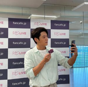 Choi Jin-hyuk Instagram - 온라인팬미팅 전 개인적으로 참 어렵네요 눈앞에서 같이 즐겨야하는데 그럴수가없으니…너무 아쉽네요 ㅠ빨리 코로나가 끝났으면 좋겠습니다ㅠㅠ더레알과 일본팬분들이 보내주신 도시락도 너무 맛있게 잘먹었습니다 감사해요!^^