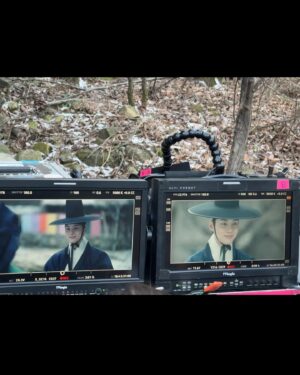 Choi Kyung-hoon Instagram - -
제 자서전에 새로운 페이지를 선물해 준 감독님 작가님 조감독님 스텝분들 배우분들 시청자분들께 감사드립니다. 
아무리 돌아봐도 좋은 기억밖에 없네요.
부겸이를 만나 정말 행복했습니다.
더 좋은 모습으로 찾아뵐 수 있도록 노력하겠습니다. :)
행복한 연말 되세요✨
#혼례대첩#안녕