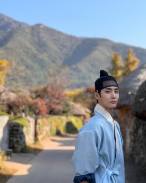Choi Kyung-hoon Instagram - -

옷 갈아 입은 윤부겸
장발 미녀 조예진

오늘 밤 9시 45분 KBS2
#혼례대첩