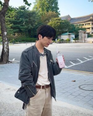Choi Min-yeong Instagram - 미역국은 점점 맛있어 진다 :)