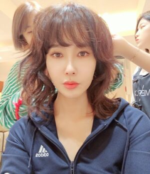 Choi Su-rin Instagram - 먹고 기도하고 사랑하라 
긴 통화를 끊고 출발한다 
산타 아나 푄바람이 불땐 무언가 설레이는 일이 생긴다