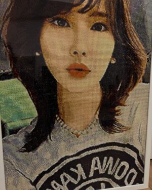 Choi Su-rin Instagram - 보석십자수로 내얼굴을 ..와..정성이 가득한 선물 ..고마워..새벽차를 타고 이 큰걸들고 수현씨 고마워요💓💓💓