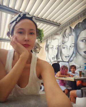 Choi Su-rin Instagram - 여기서 야채즙인가 녹즙을 마셨던가 ..