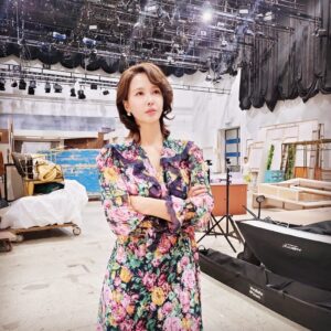 Choi Su-rin Instagram - 세트장에서 ..

#최수린