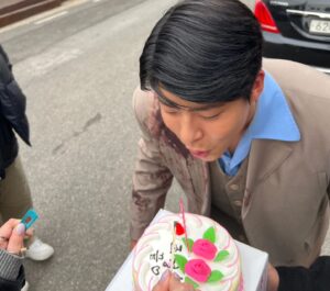 Choi Woo-sung Instagram - 🥹
<수사반장1958>이 끝났네요...정말 보내기 싫었는데ㅠ

저에게 많은 위로와 도움이 되었던 작품이라 더욱 오랫동안 기억 속에서 자리할 거 같습니다!

주변에서 도움 주신 많은 분들 정말 감사드리고 저는 다시 또 다른 캐릭터로 만나 뵙겠습니다😁👋

그동안 수사반장 1958을 사랑해 주신 분들과 저 조경환을 지켜봐 주신 분들에게 진심으로 감사드립니다~!!

#수사반장1958#이제는#진짜안녕
#조경환#불곰팔뚝#🐻#🐾