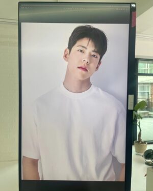Choi Woo-sung Instagram - 💛🤍🖤