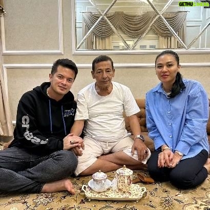 Choky Andriano - 55.8K Likes - Kami sekeluarga mengucapkan Selamat ulang tahun abah ku guru besar tercinta .. semoga abah panjang umur dan sehat selalu aminn... @habibluthfibinyahya
Selalu haru dan cinta #waliallah #aulyaallah