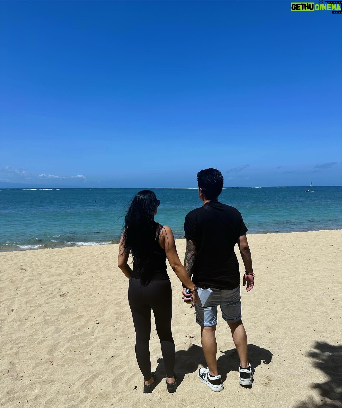 Choky Andriano - 1.4K Likes - Yang terbaik bukanlah yg datang dengan segala kelebihannya tapi yg tidak akan pernah pergi karena segala kekurangan kita ❤️❤️ #husbandandwife #andrianofamily #loveforever