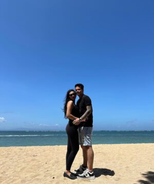 Choky Andriano Instagram - Yang terbaik bukanlah yg datang dengan segala kelebihannya tapi yg tidak akan pernah pergi karena segala kekurangan kita ❤️❤️ #husbandandwife #andrianofamily #loveforever