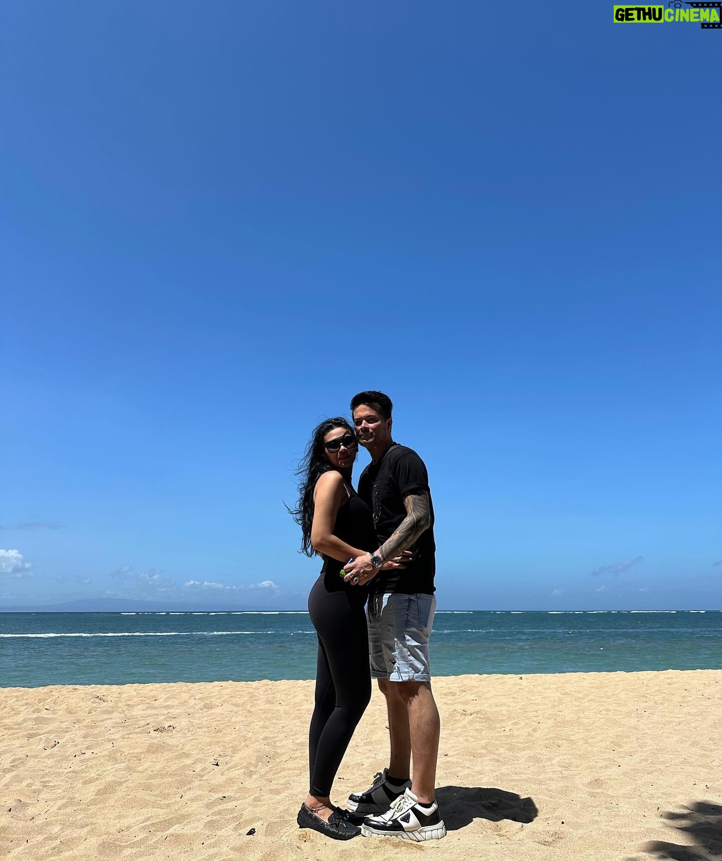 Choky Andriano - 1.4K Likes - Yang terbaik bukanlah yg datang dengan segala kelebihannya tapi yg tidak akan pernah pergi karena segala kekurangan kita ❤️❤️ #husbandandwife #andrianofamily #loveforever