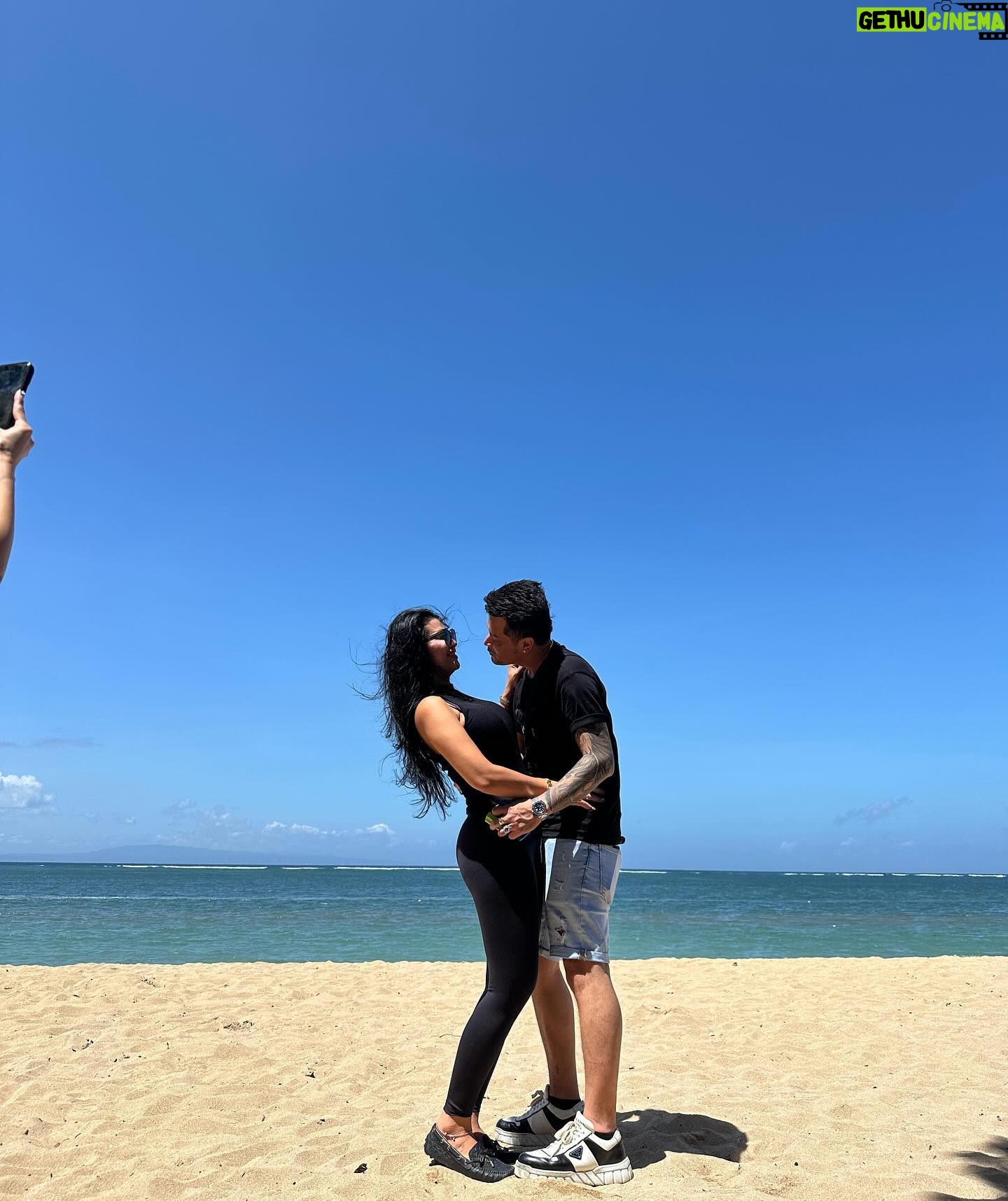 Choky Andriano - 1.4K Likes - Yang terbaik bukanlah yg datang dengan segala kelebihannya tapi yg tidak akan pernah pergi karena segala kekurangan kita ❤️❤️ #husbandandwife #andrianofamily #loveforever