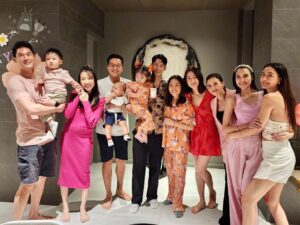 Chon Wachananon Instagram - Happy Birthday Meya! Thanks for having me 🎉 @yardthip รู้จักกันมาสิบกว่าปี จนวันนี้มีลูกกันแล้ว! 😂😂 #ชีวิตที่ไม่เหมือนเดิม
