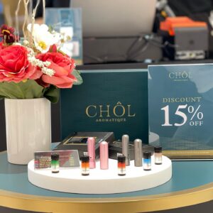Chon Wachananon Instagram - 🙏🏻ขอเชิญชวนทุกท่านแวะเยี่ยมชม pop up store สาขาแรกของ @cholaromatique ที่ชั้น 1 ศูนย์การค้า Iconsiam (ใกล้ร้านกาแฟ %) ผ่านโพสต์นี้นะคะ | หากใครผ่านไปแถวนั้นเรียนเชิญ หรือถ้าไปแล้วก็สามารถถ่ายรูป 📸ส่ง หรือ tag มาให้ดูได้นะคะ | โดยตอนนี้เรามีโปรโมชั่นลด 15% ทุกรายการและมีสะสมคะแนนสมาชิกด้วยนะคะ 🌿 ขอบพระคุณทุกท่านล่วงหน้าสำหรับการสนับสนุนค่ะ 🌼

🚩ตอนนี้ เปิดรับสมัครพนักงานขายเพิ่มเติม ‼️ด่วนมาก‼️ ประจำทั้งสาขาไอคอนสยามและเซ็นทรัลเวิลด์ Central World นะคะ 📝 สามารถส่งประวัติมาได้เลยที่ hello@cholaromatique.com | หากท่านใดมีประสบการณ์ขาย พูดภาษาอังกฤษได้ และเคยร้านอโรม่า หรือสปามาก่อนพิจารณาพิเศษค่ะ
