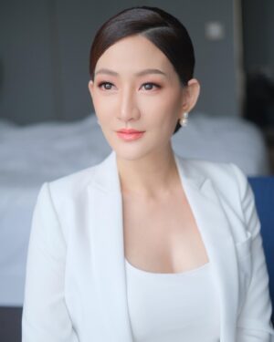 Chon Wachananon Instagram - Be your own reason to smile 😊.
.
.
Hair & Makeup @makepleng @hair_by_ks