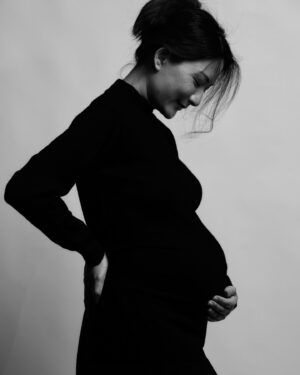 Chon Wachananon Instagram - The butterflies he gave me turned into his tiny feet 👦🏻 #pregnant 

Captured this moment by @sousla_pluie