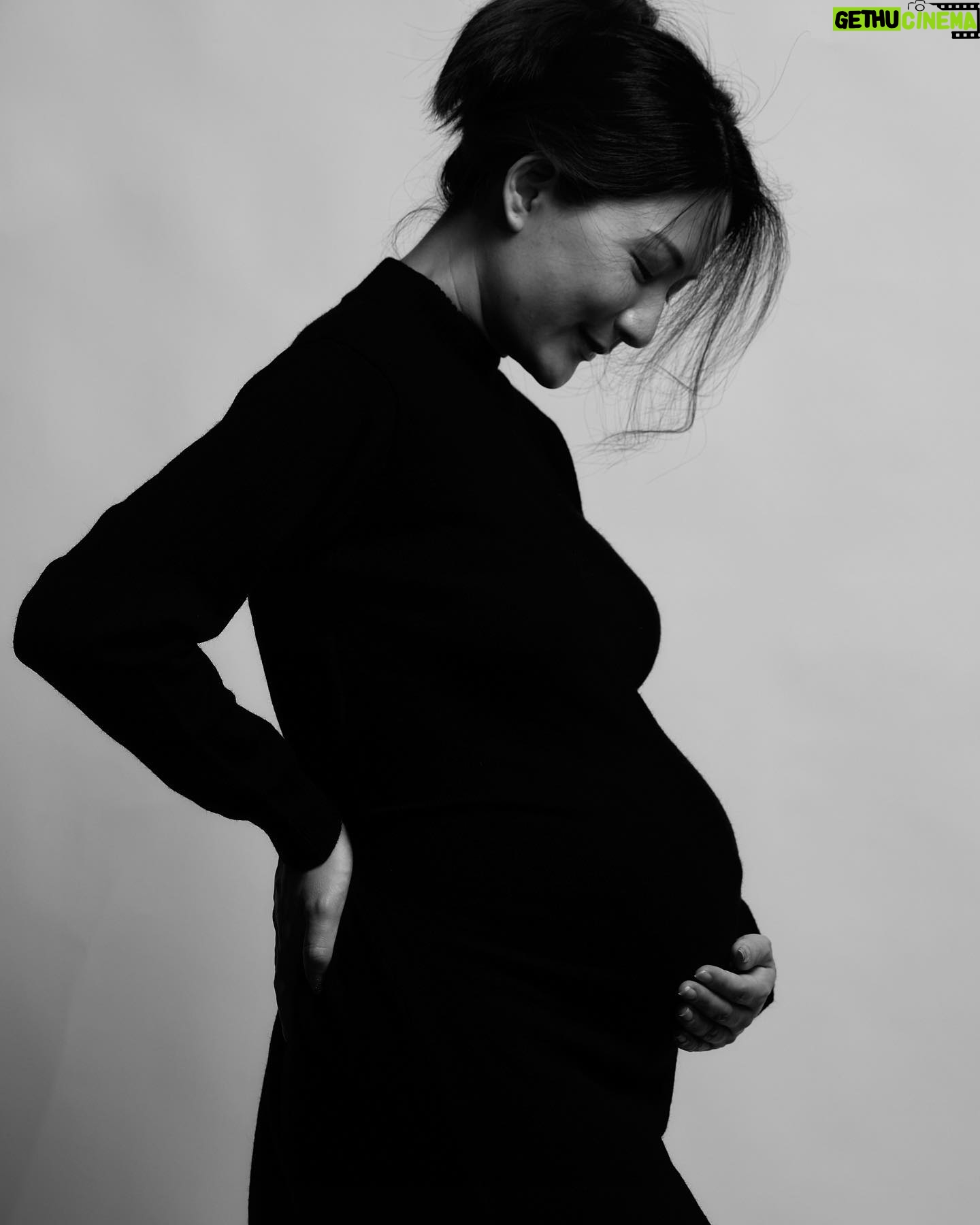 Chon Wachananon - 474 Likes - The butterflies he gave me turned into his tiny feet 👦🏻 #pregnant
Captured this moment by @sousla_pluie