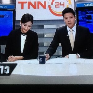 Chon Wachananon Instagram - ภาพนี้น่าจะเป็นจุดเริ่มต้นของความรักที่ก่อตัวขึ้นมาแบบงง ๆ จากเพื่อนร่วมงานตัดภาพมาก็แต่งงานเลย 🤣 Happy Anniversary นะ old man @tinchok555 ก้าวสู่ปีที่ 7 อ๊ะเด๊ะๆๆๆ ไปด้วยกัน | ขอบคุณสำหรับความรักความจริงใจที่มีให้กันตลอด 10 ปีที่ผ่านมาน้าาาาา ปีนี้และปีต่อ ๆ ไปก็จะไม่ได้มีแค่เรา 2 คนแล้วเด้อ