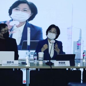 Choo Mi-ae Instagram - <다음 정부의 교육 혁명을 함께 소통하다> 

생각하는 근육을 키워야 창의성과 상상력이 길러집니다. 스스로 자존감과 정체성이 확고할 때 공존과 배려와 연대를 할 수 있는 사람이 됩니다. 사람을 높이는 교육으로 교육 철학을 튼튼하게 해야합니다.