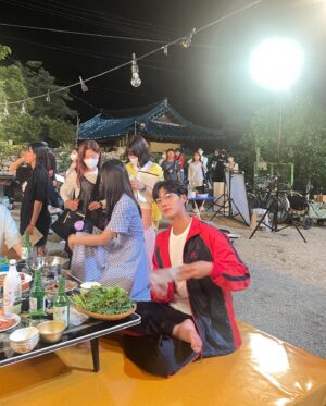 Choo Young-woo Instagram - 마을잔치 🌾

내일도 #어쩌다전원일기