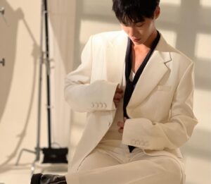 Choo Young-woo Instagram - @atstar1magazine 
@sunggchul