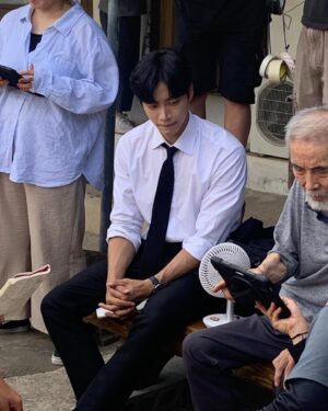 Choo Young-woo Instagram - 오늘도 저녁 7시
#어쩌다전원일기 

@kakaotv.official 
@netflixkr