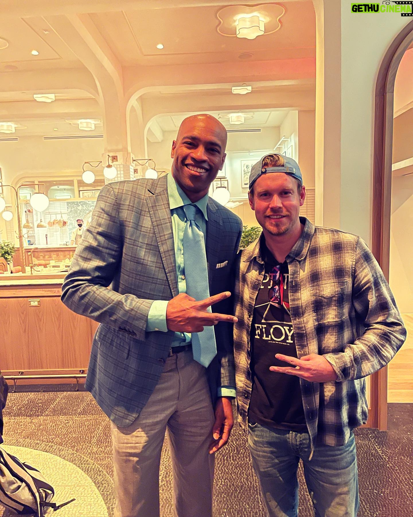 Chord Overstreet - 17.6K Likes - Ran into the legend himself last night! @vincecarter15_official. The coolest!