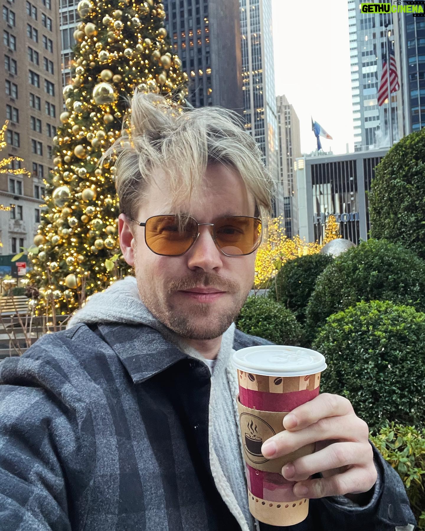 Chord Overstreet - 22.5K Likes - Early morning in NYC. Ready to go celebrate Christmas with @elvisduran and the @elvisduranshow :)