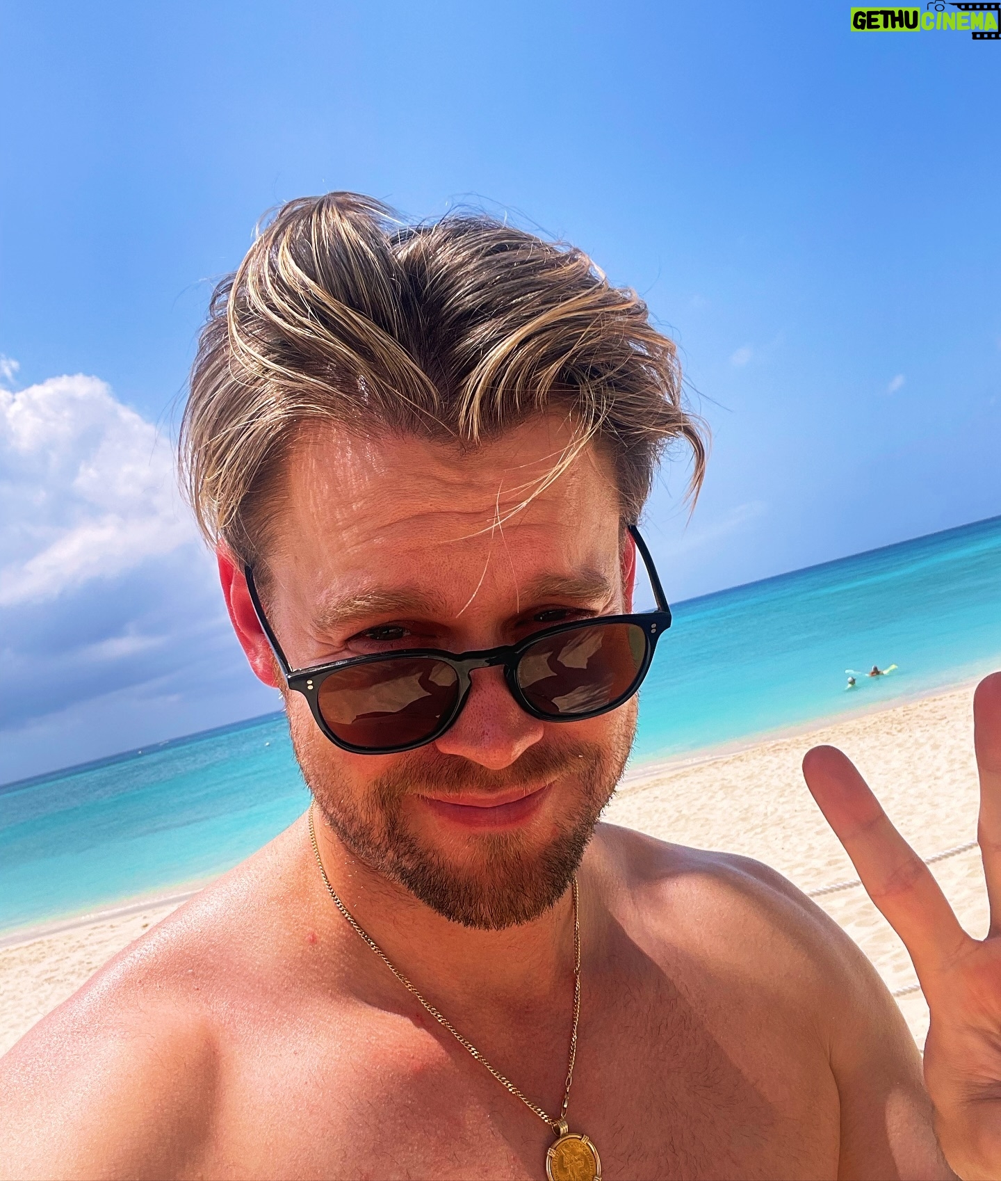 Chord Overstreet - 19.4K Likes - Dodging the cold weather in Cayman!