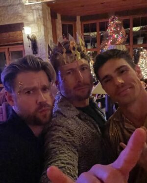 Chord Overstreet Instagram - Happy new year!! So blessed to be able to bring in another one with my absolute fav people. Love you guys! @glenpowell @tannernovlan_ @johnstamos