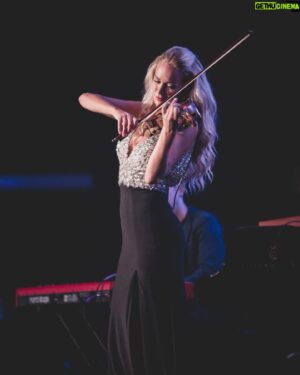 Chris Botti Instagram - We had a fantastic time in Houston. Up next, Riviera Maya, Mexico. Current tour schedule is available on chrisbotti.com/tour 
#chrisbotti 
📸 @tpurifoy