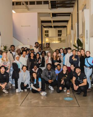 Chris Boucher Instagram - Nothing but smiles over at @evasinitiatives today with @slimmduck & @slimmduckfoundation 😌

Eva’s Place is a 40 bed emergency shelter for homeless youth aged 16-24. It provides support youth need to return home or to transition to housing in the community.

Thank you to everyone who came out!